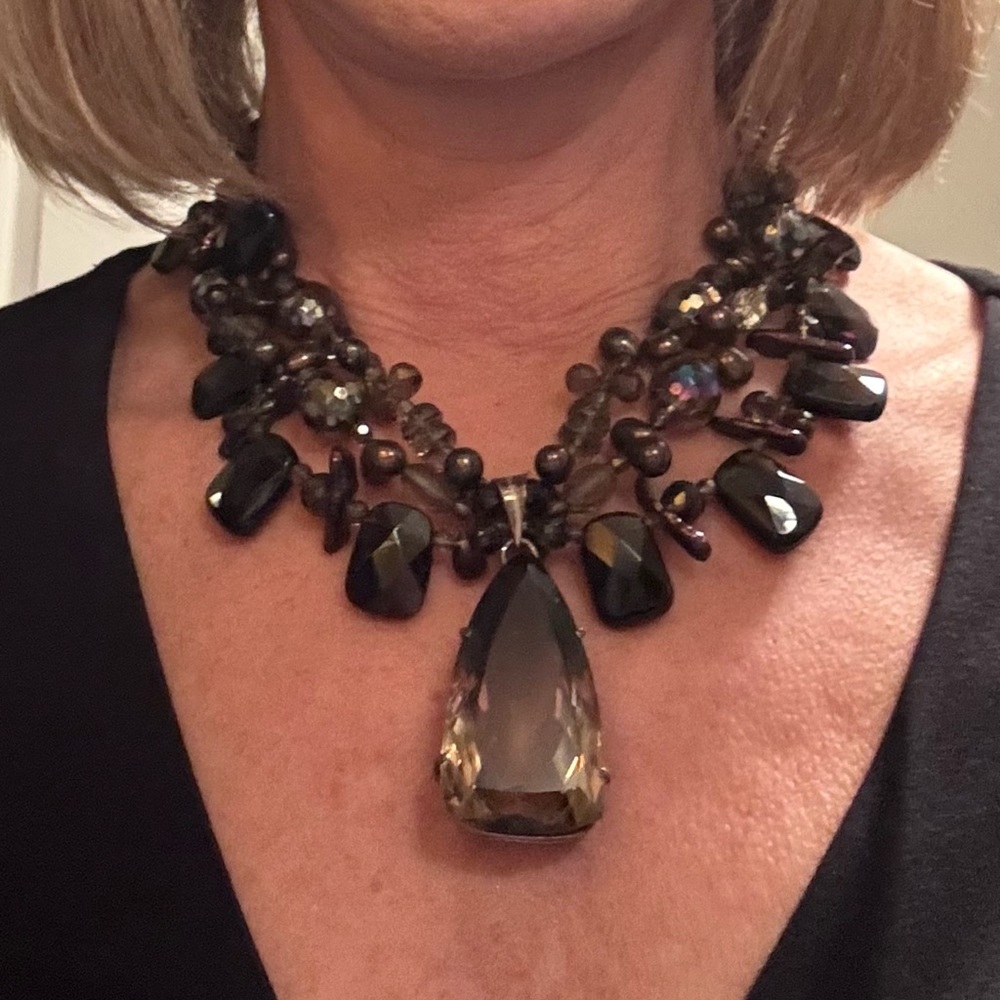 Elegant statement necklace